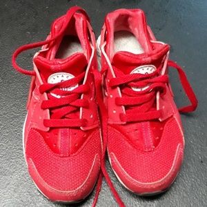 Red Nike Huarache size Usa 11 kids